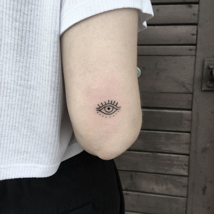 Tatuajes temporales; ojo minimalista