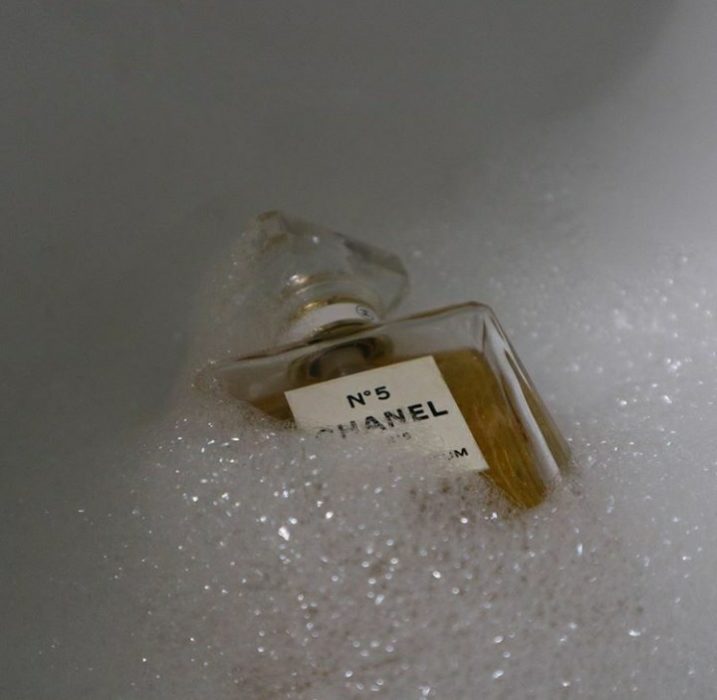 Perfume Chanel en espuma de jabón