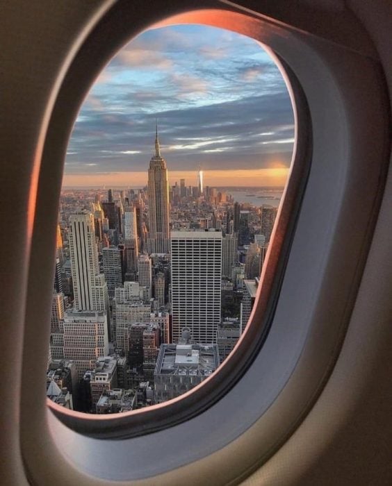 Vista de NYC desde la ventanilla de un avión