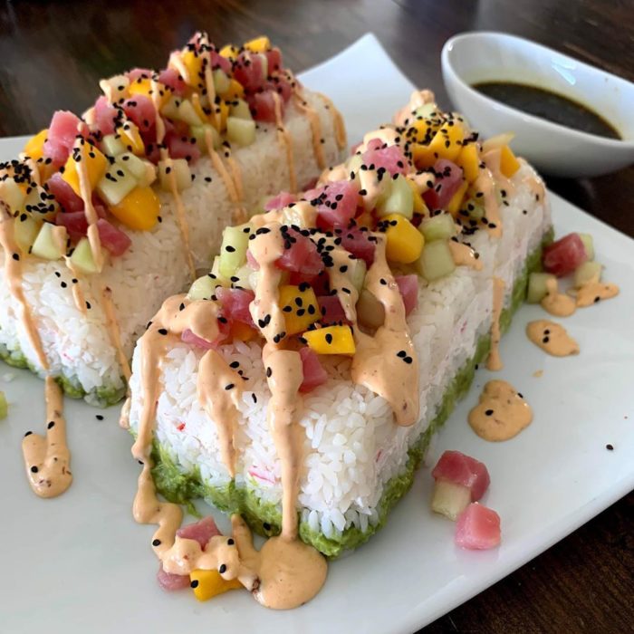 Foto para instagram de pastel de sushi