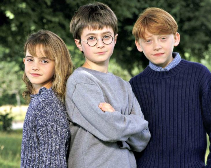 De izquierda a derecha: Emma Watson, Daniel Radcliffe y Rupert Grint después de las grabaciones de la primer película