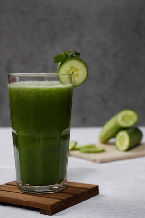 Vaso con jugo verde