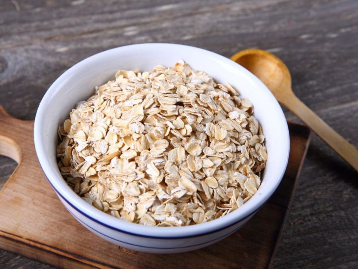 Avena en bowl blanco