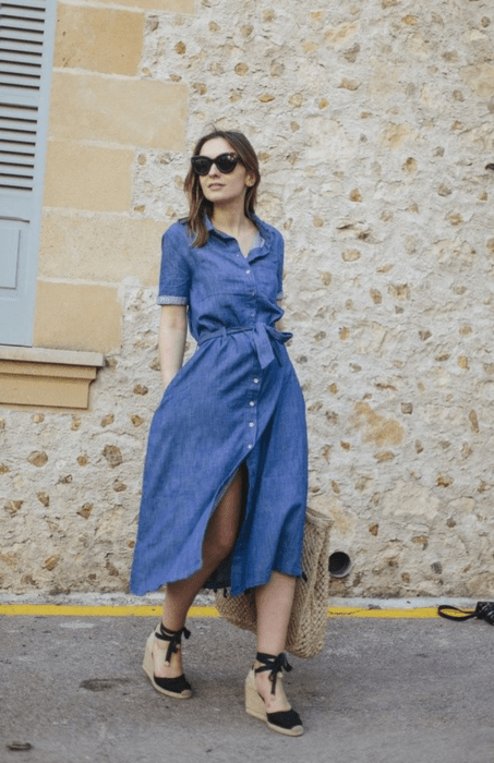 Outfit con alpargatas vestido tipo denim