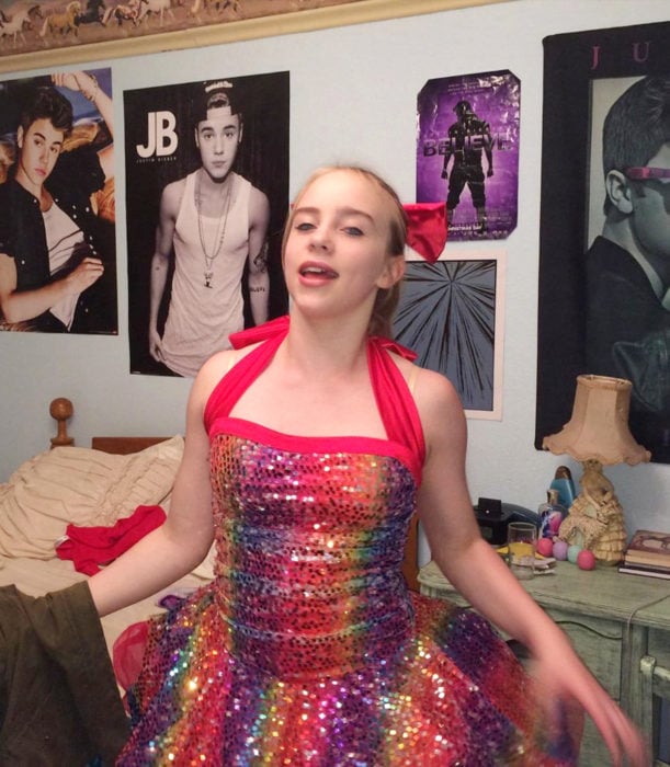 Billie Eilish de pequeña con su cuarto lleno de posters de Justin Bieber