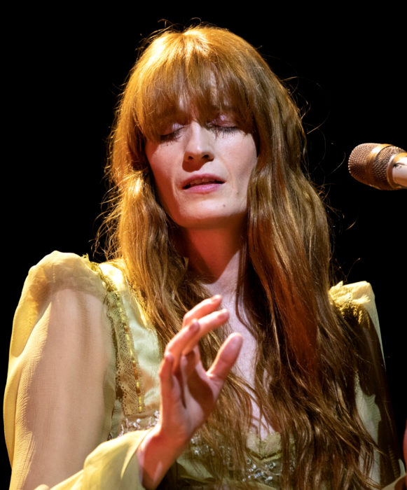 Famosas que no han cambiado su estilo de cabello; Florence Welch