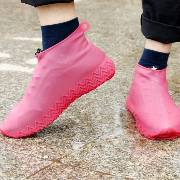 Cover shoes para la lluvia con figuras de colores 