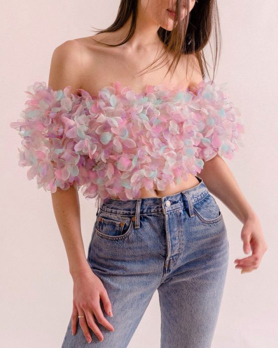 Crop top tipo alas de mariposa