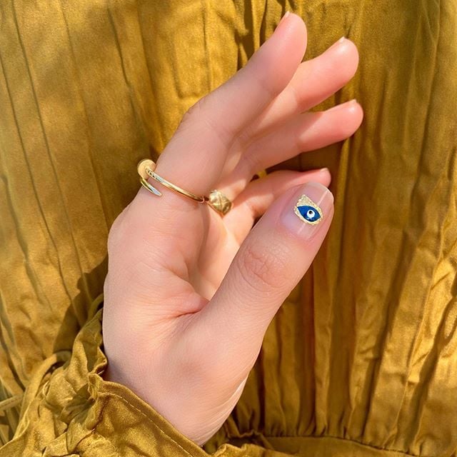 Diseños de uñas de Betina Goldstein con ojos en los dedos 