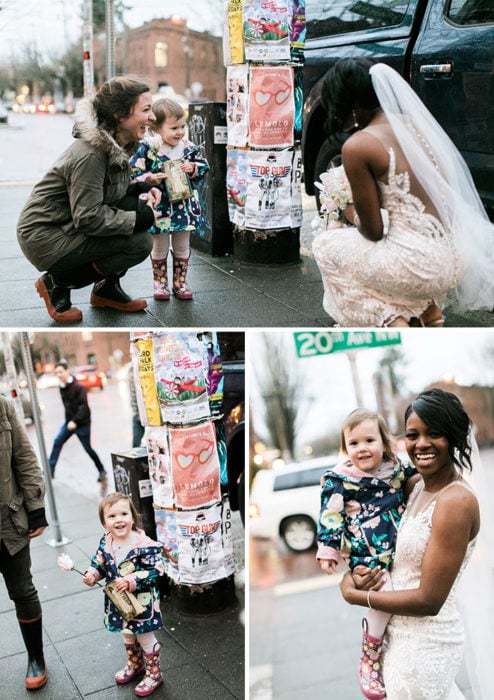 Mujer vestida de novia tomándose fotos con una niña que creyó que era una princesa 