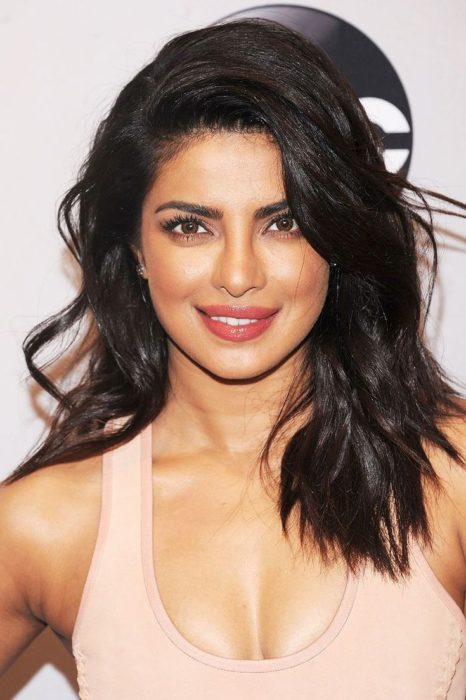 Priyanka Chopra usando labial rosado