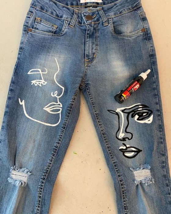 Jeans decorados con siluetas faciales estilo minimalista