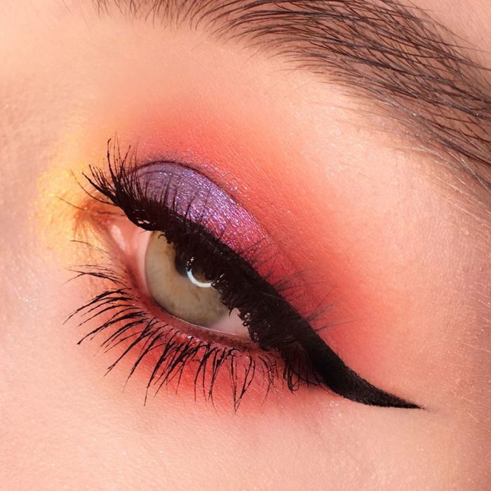 Maquillaje de ojos con tonalidades pastel shiny