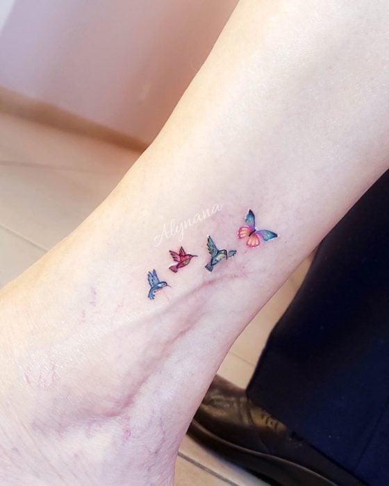 Mini tatuaje de aves y mariposa