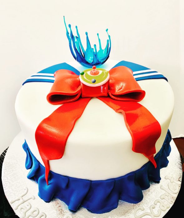 Pastel de Sailor Moon del uniforme de las colegialas