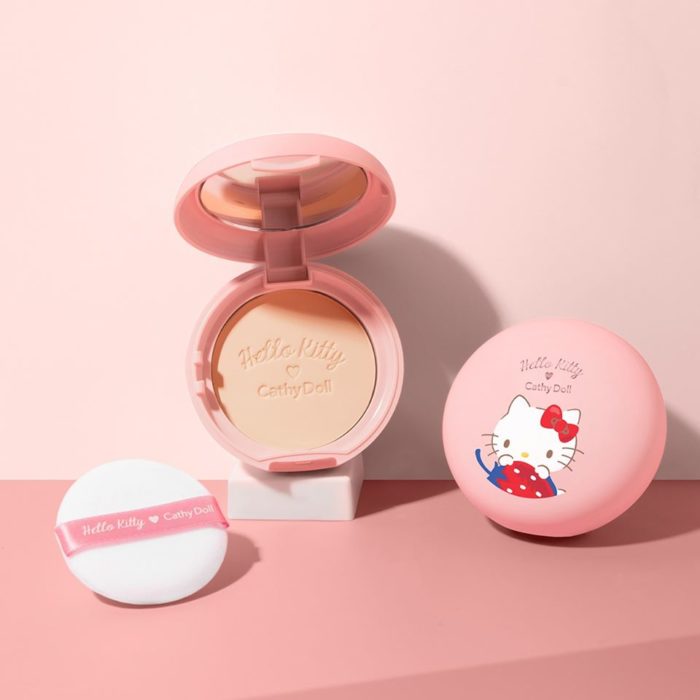 Polvo compacto de la colección de Cathy Doll x Hello Kitty