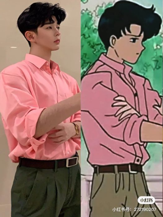 Chico recreando el outfit de Darien en Sailor Moon con cmaisa rosa y pantalones verdes 