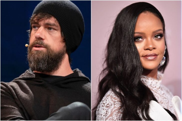 Rihanna, cantante, usando labial rosa, sombras cafés, vestido con encaje en color blanco, con cabello teñido en negro, Jack Dorsey en una conferencia con micrófono corto, gorro negro y sudadera negra