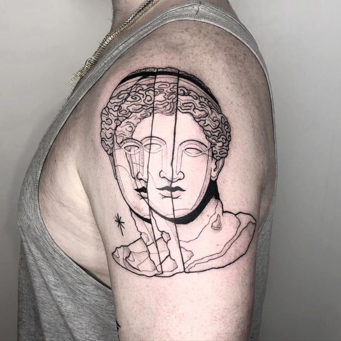 Tatuaje de ilusión óptico de una escultura griega 