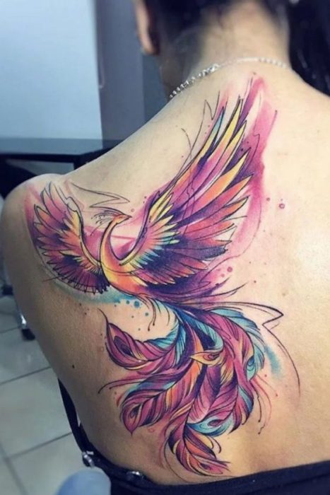 Tatuaje ave fénix grande en espalda