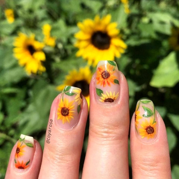 Manicura de flores; uñas con diseño de girasoles