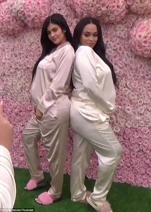 Kylie Jenner y su mejor amiga festejando el baby shower de stormi 