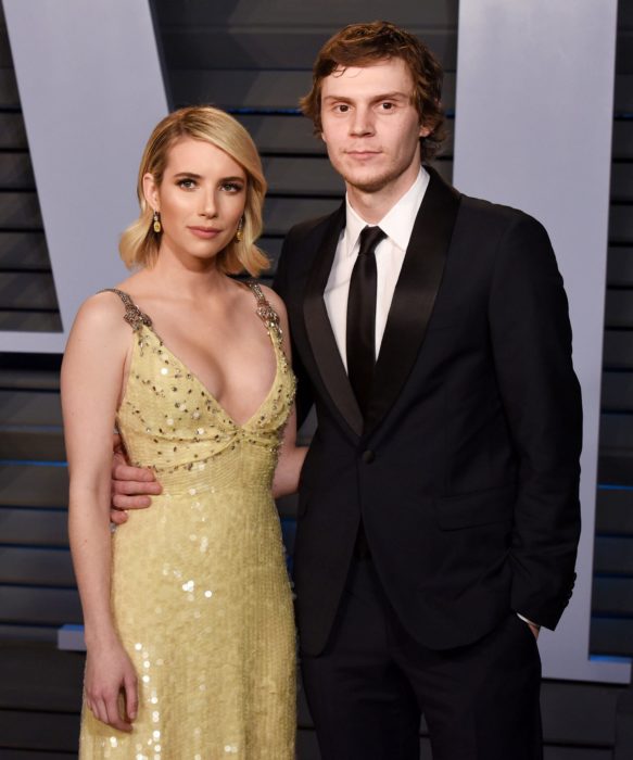 actriz emma roberts con su ex-novio evan peters