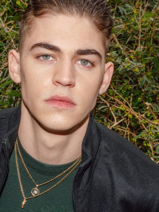 actor inglés hero fiennes-tiffin