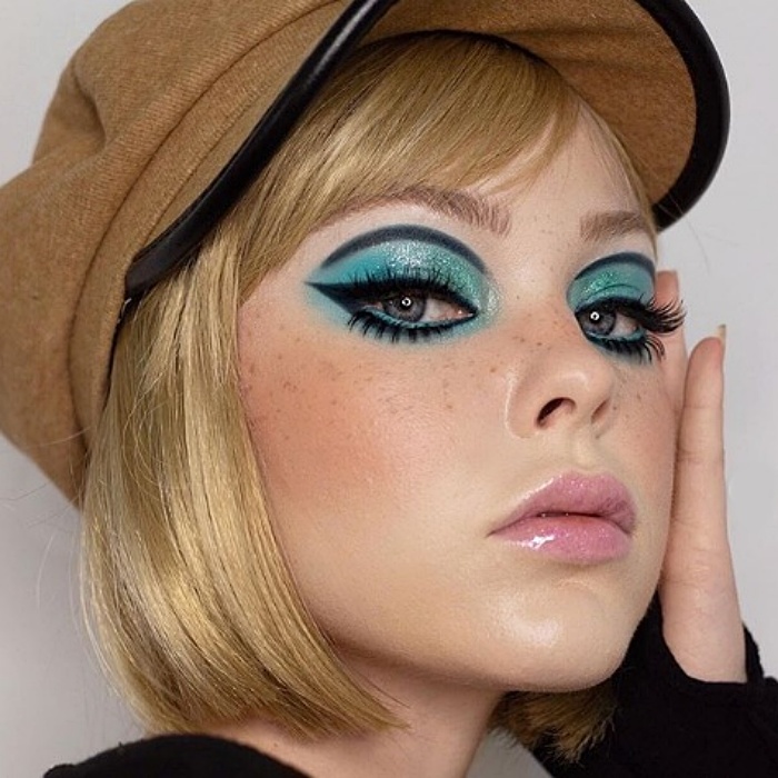 Ella recrea el maquillaje de los 60 con un giro moderno Ella recrea el maquillaje de los 60 con un giro moderno