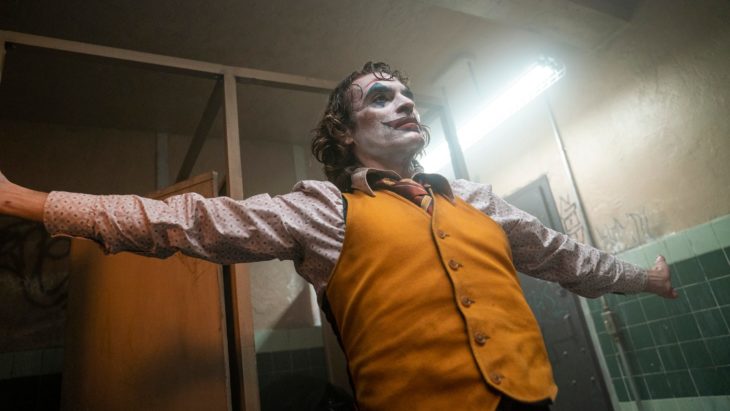 escena del guasón, joker con joaquin phoenix