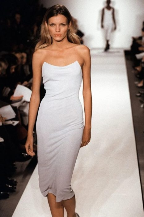 vestido simple de novia diseñado por donna karan en 1998