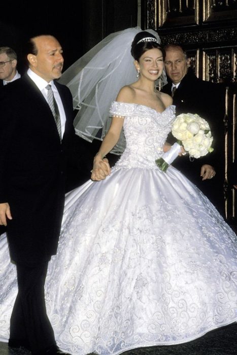 thalia el dia de su boda con tommy motola en el 2000