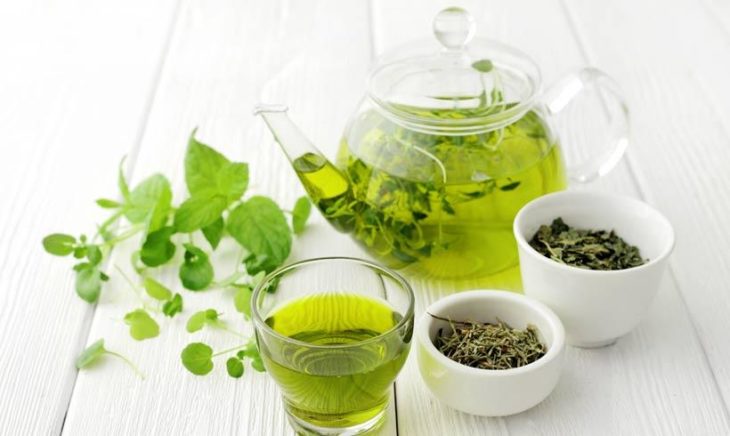 Té verde para tónico facial