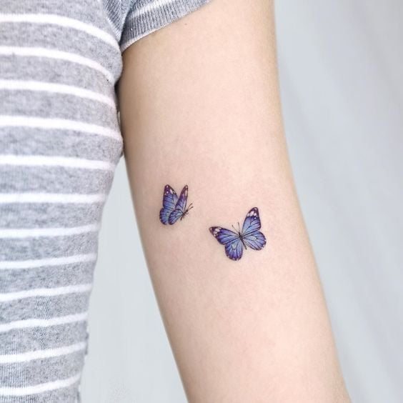 Tatuaje con dos mariposas miniaturas