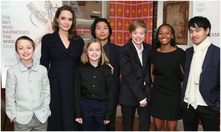 Angelina Jolie junto a sus seis hijos