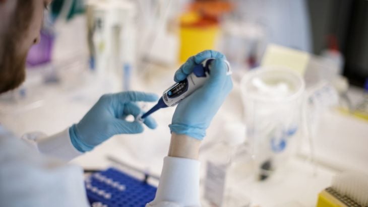 Investigadores trabajando en la vacuna contra el Covid-19