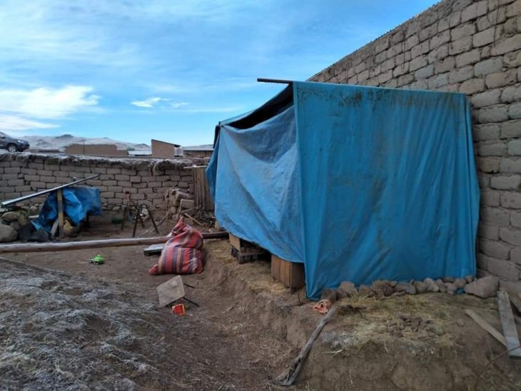 Casa de lona que costruyó Melina para sus hijos y ella