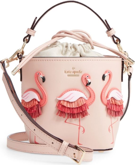 Bolso de mano pequeño color rosa con decoración de flamingos, tipo bucket bag