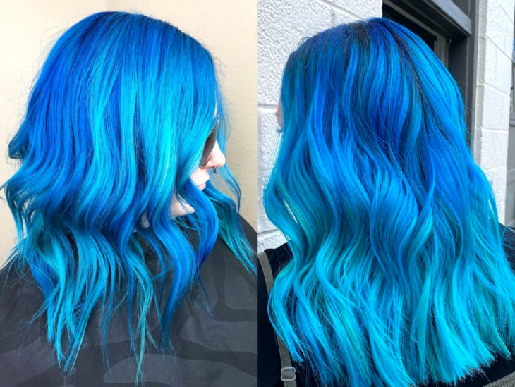 Blue balayage; cabello teñido de azul degradado que parece el océano