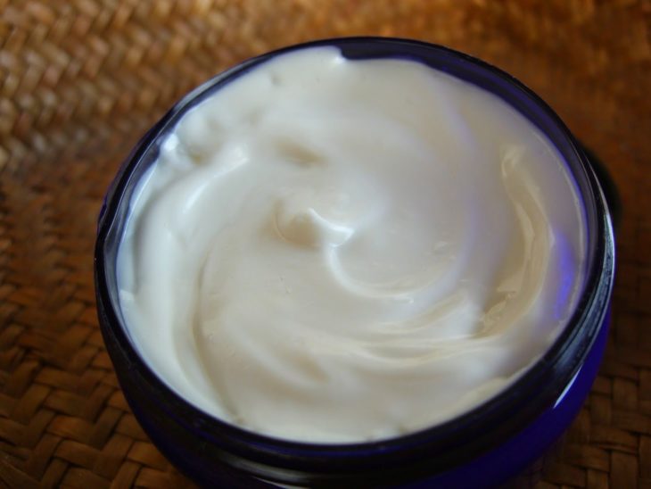 Crema casera de manzanilla contra acné