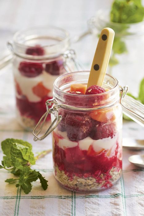 Tarros de yogur con frambuesa y yogur