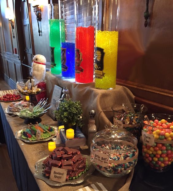 Mesa de dulces con temática de Harry Potter