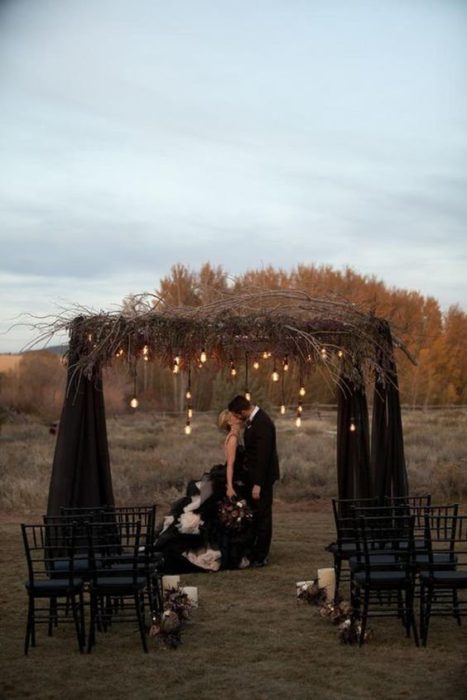 Altar de novios en negro