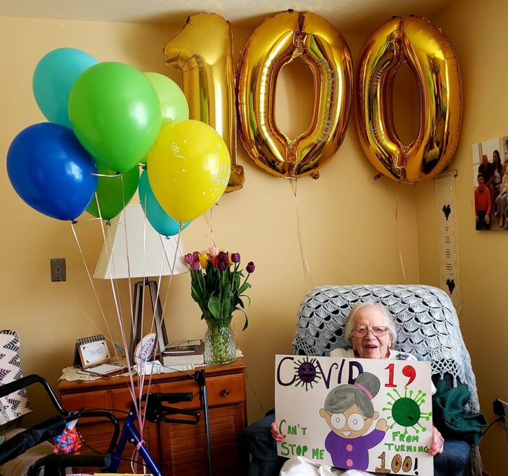 Leora después de haber vencido al coronavirus y festejando su cumpleaños