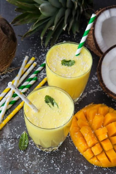 Licuado de mango, piña y miel