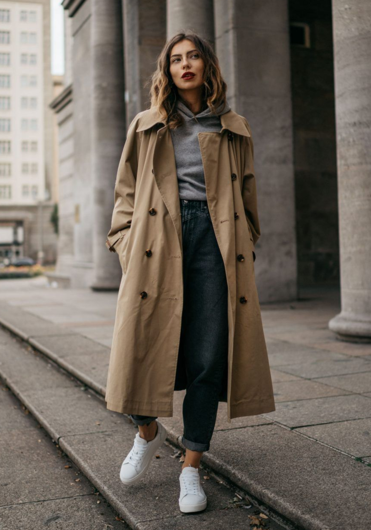 Cómo combinar una sudadera con capucha gris (500+ outfits