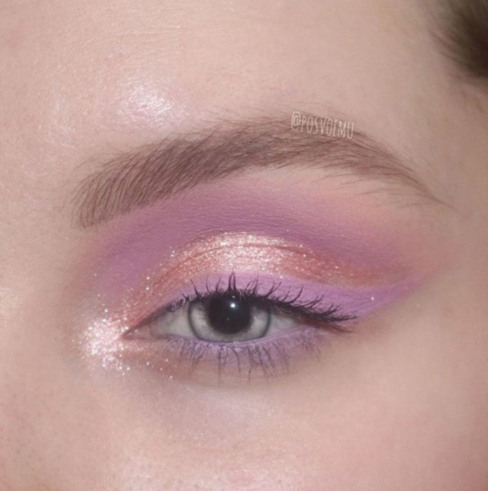 Maquillaje de ojos en tono rosa bebé