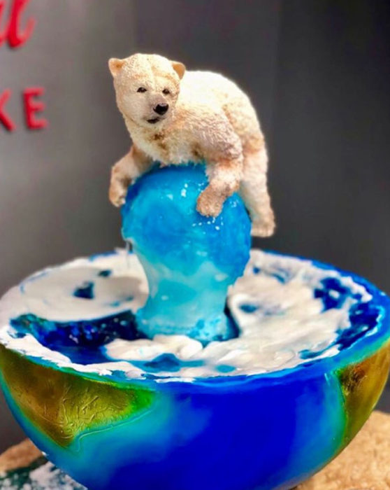 Pastel artístico inspirado en un oso polar sobre lo que queda un glaciar de hielo