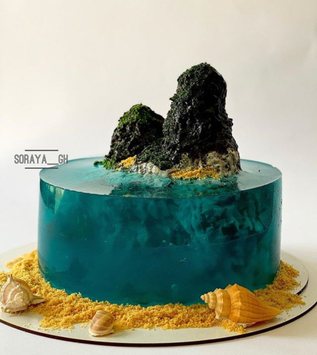 Pasteles de gelatina en forma de isla con mar