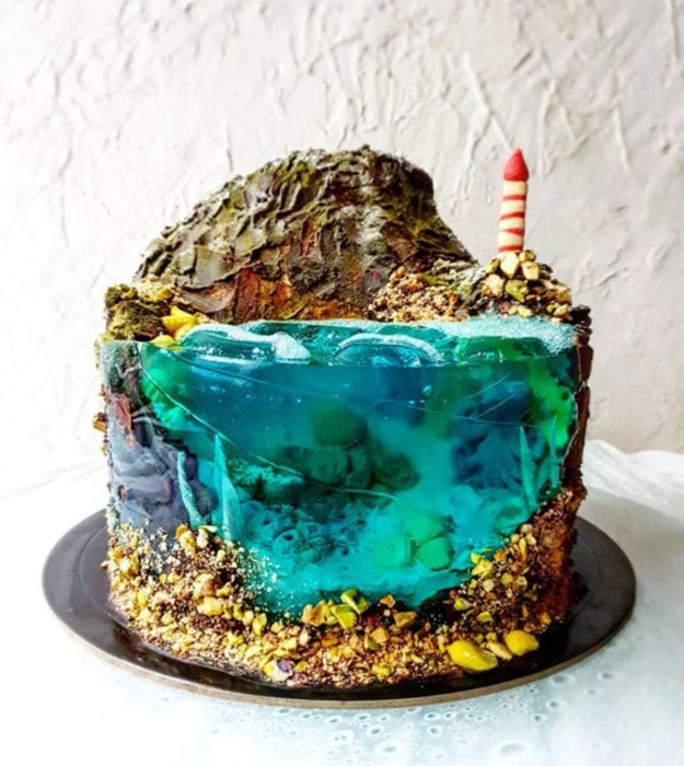 Pasteles de gelatina en forma de isla con mar